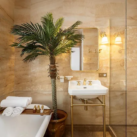 The Donatella - Champs Elysees Apartment Paris